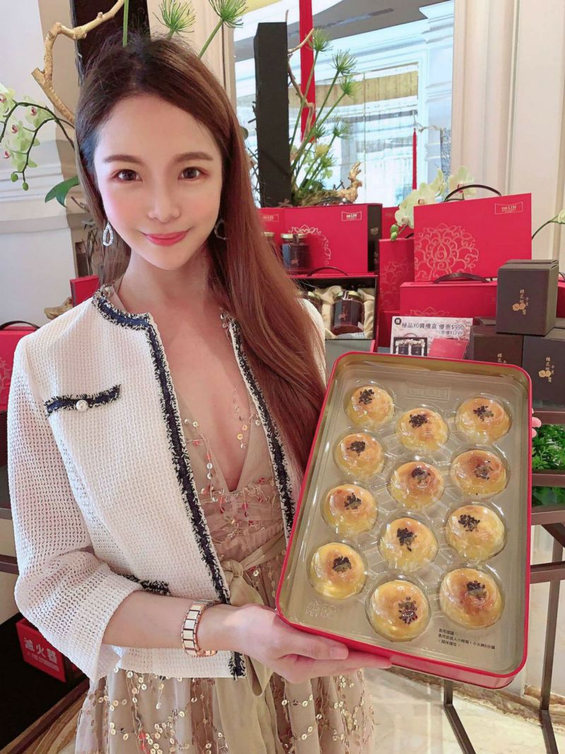 ▲林酒店持續推出年年熱賣的「月舞樂林」蛋黃酥禮盒，由師傅手工現製。（圖／林酒店提供）