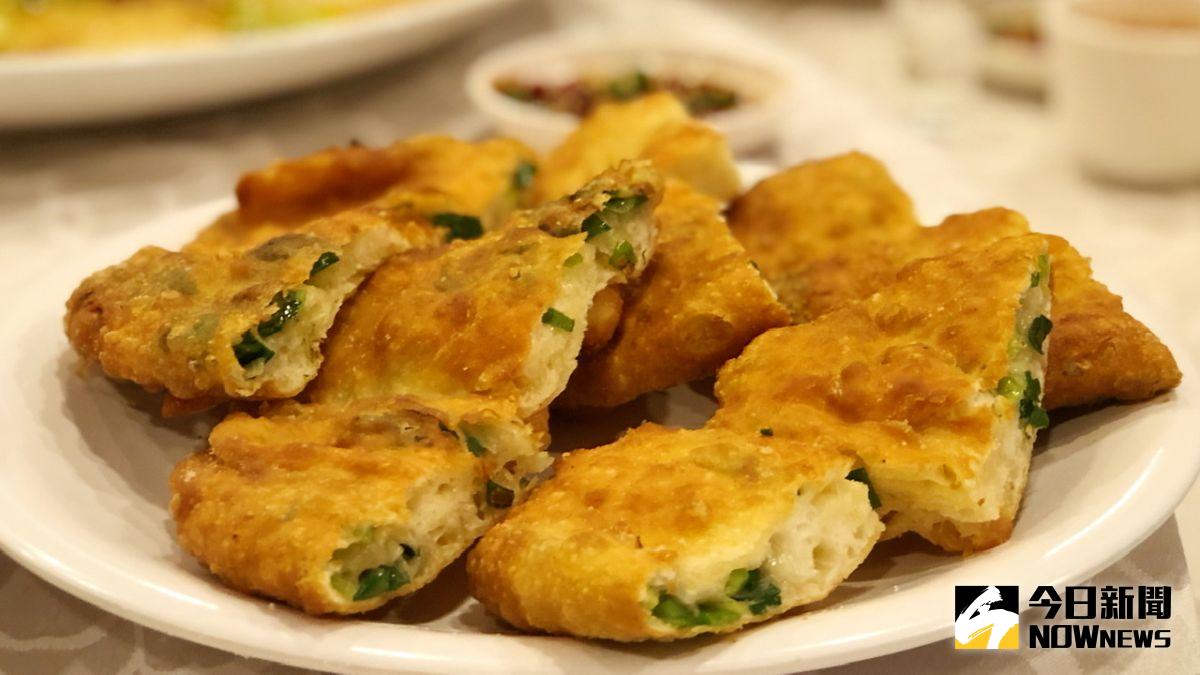 ▲ 老字號餐廳祥鈺樓的金牌「蔥油餅」再度飄香港都。（圖／記者陳美嘉攝，2020.08.25）。