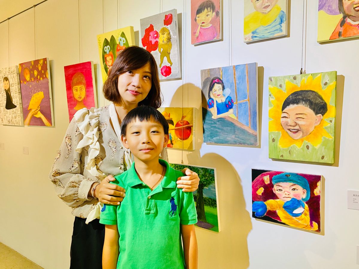 ▲新北市立淡水古蹟博物館即日起至9月23日於滬水一方藝文空間5樓展出「自畫像不像-畫話社聯展三」。（圖／淡水古蹟博物館提供）