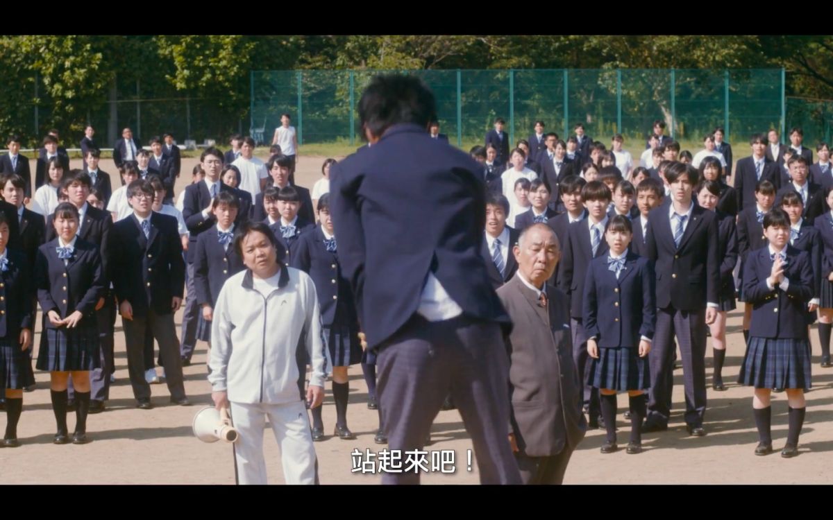 ▲佐藤勝利（中）不滿黑暗校規，帶頭對抗學校。（圖／車庫娛樂）