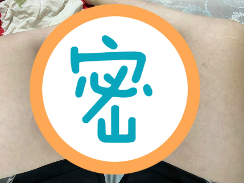 ▲網友分享自己深夜睡覺時，覺得腳非常痛，醒來後腳上的景象讓他嚇到了。（圖／翻攝靈異公社）