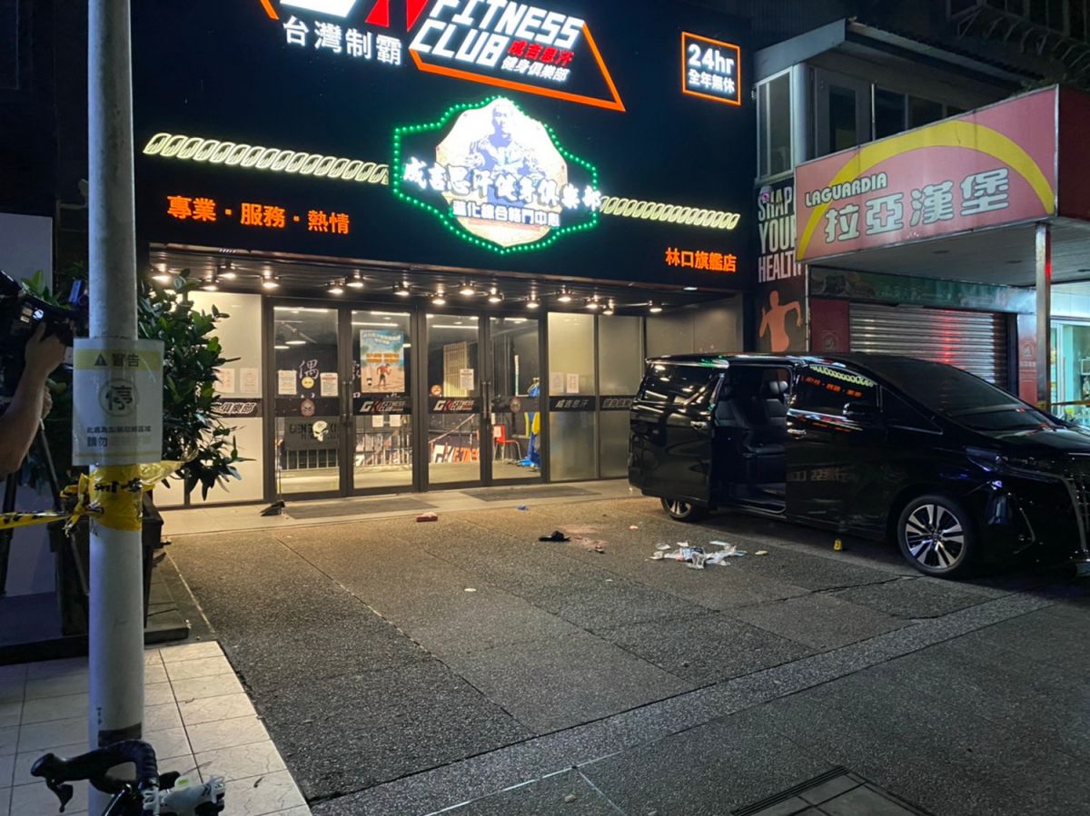 ▲網紅館長陳之漢今(28)日凌晨2點多在自家健身中心門口前，遭人開三槍。（圖／林口分局提供）