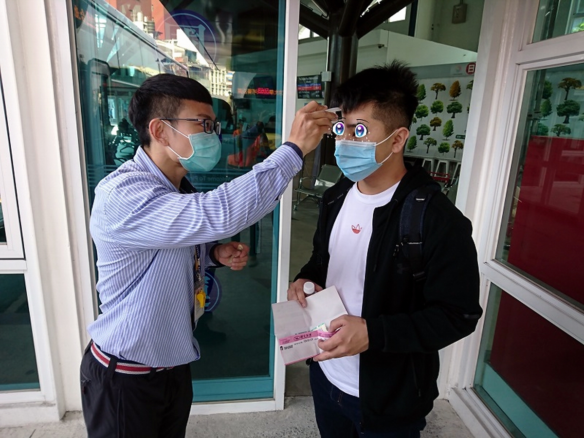 ▲搭乘大眾交通運輸工具請配戴口罩。（圖／屏東監理站提供, 2020.08.28）