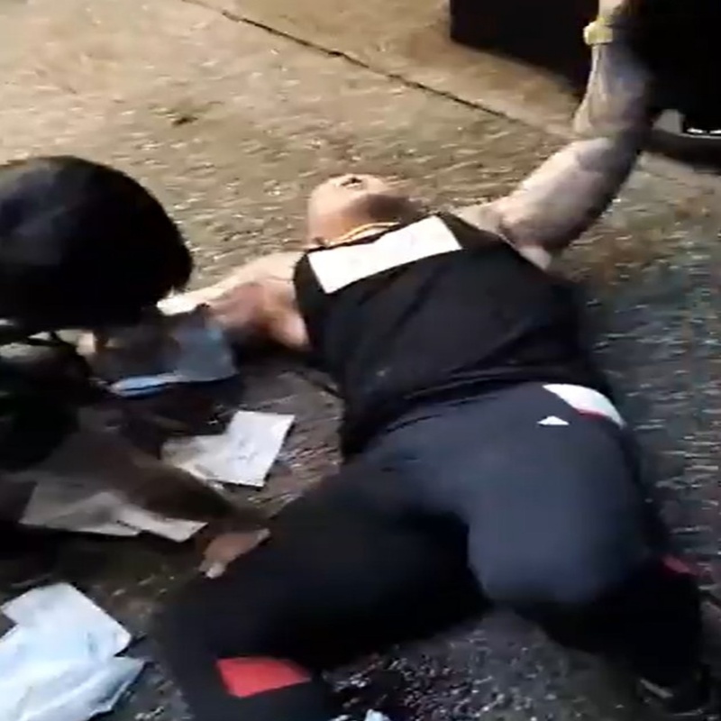 ▲館長陳之漢 28 日凌晨驚傳遭到槍擊，並於等待送醫時開直播告知粉絲此事。（圖／擷取自館長臉書影片）