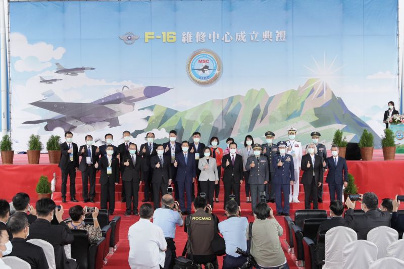 ▲蔡英文總統出席F-16維修中心成立典禮。(圖/漢翔公司提供)