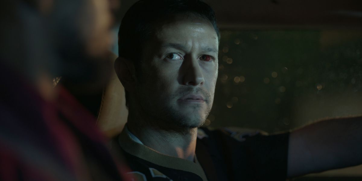 ▲喬瑟夫高登李維180度「空中倒栽蔥」，形容是他拍片最痛的經驗。（圖／Netflix）