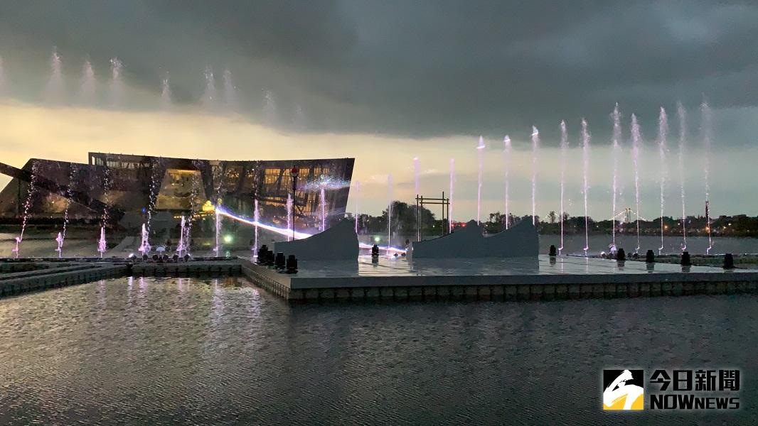 ▲故宮南院的精彩水舞秀。(圖／記者陳惲朋攝）