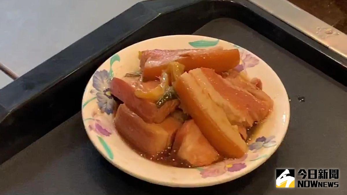 ▲爌肉飯是彰化知名小吃，阿興魯肉飯取名魯肉飯，其實還是以爌肉、豬腳為主。（圖／記者陳雅芳攝，2020.08.28）