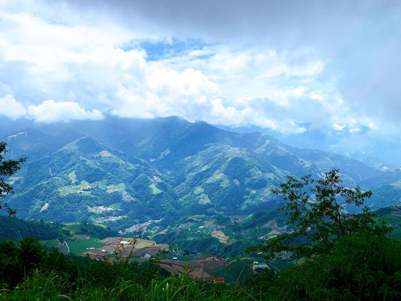 ▲▲攻略武嶺第二個休息站鳶峰，沿途可以看到雲霧繚繞山峰的美景。（圖／記者劉雅文拍攝）