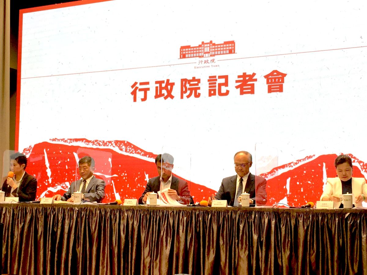 ▲陳吉仲（左3）回應，美豬只佔了國人每年消費豬肉不到1%，同時中央也編列百億養豬產業基金，提升台灣豬競爭力。（圖／記者黃仁杰攝,2020.08.28）