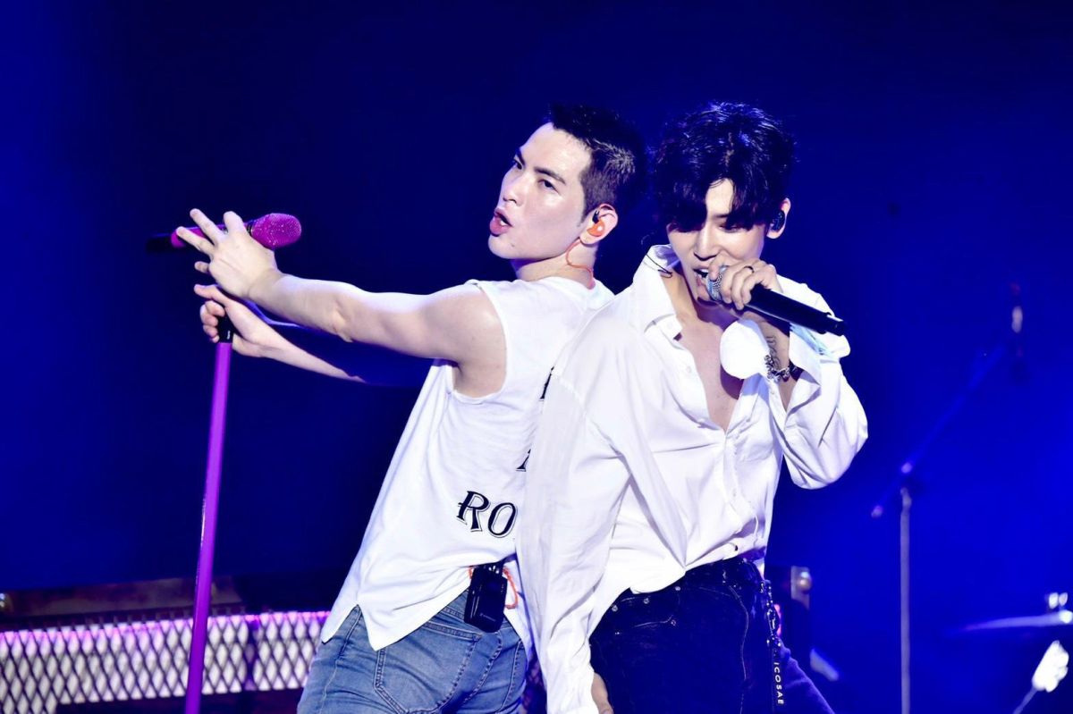 ▲蕭敬騰（左）、畢書盡在花蓮夏戀嘉年華上驚喜合體。（圖／胡俊彥提供）