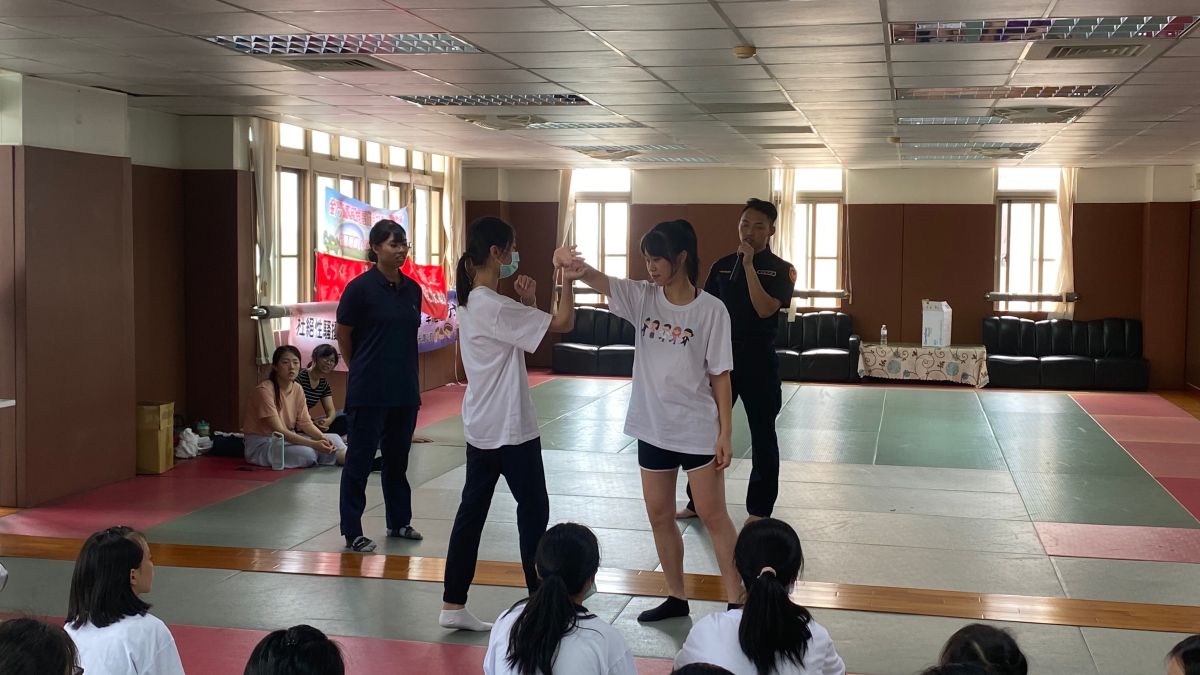 ▲金門縣警方舉辦美少女防身夏令營，盼提升年輕學子自我保護意識。(圖/金門縣警察局提供)