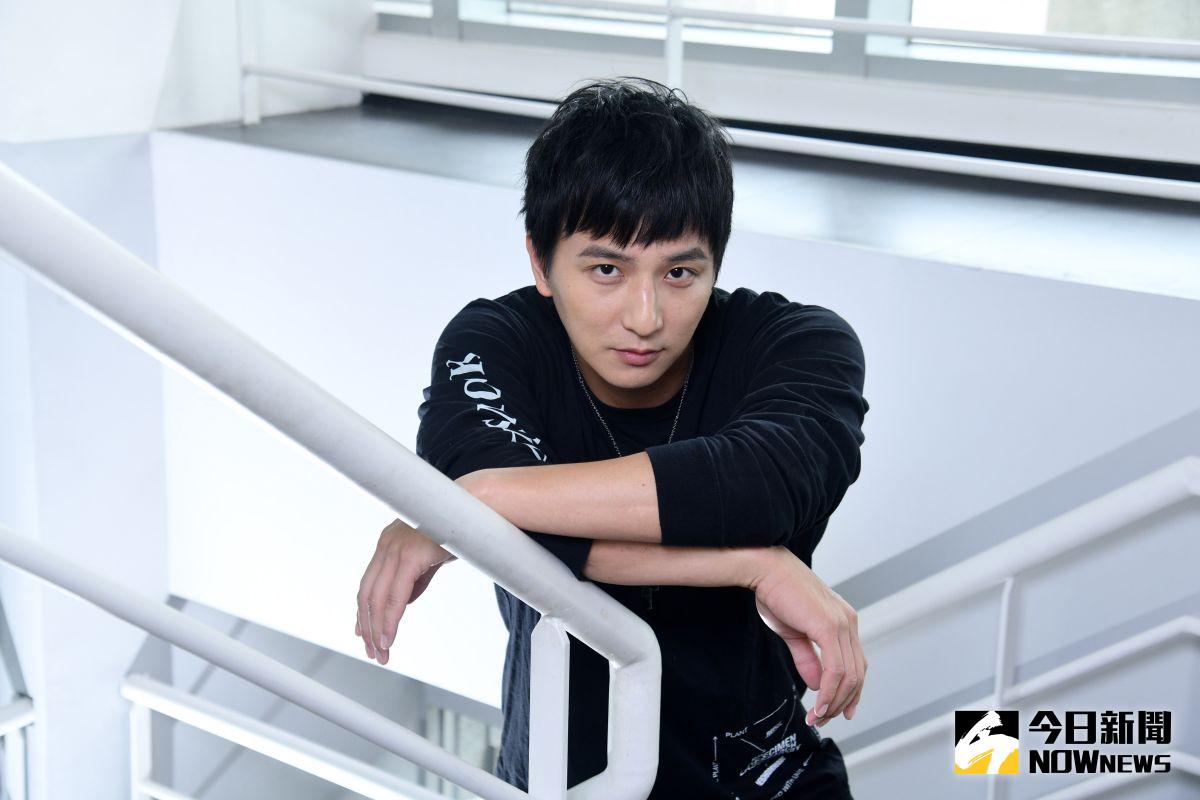 ▲小煜在音樂劇表演時被前輩糾正不會唱歌，感嘆簽名會從千人變成小貓5、6隻。（圖／記者林柏年攝）
