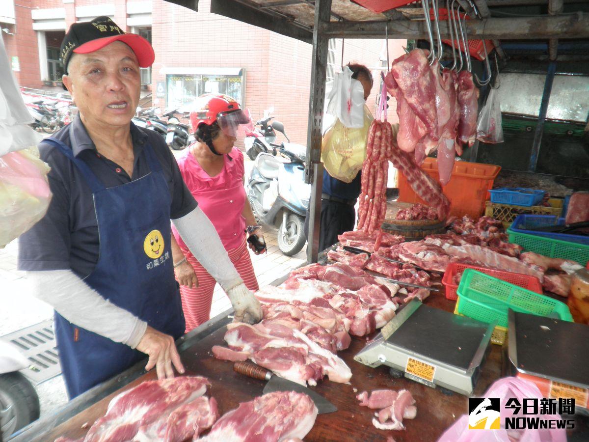 ▲中央宣布從明年1月1日起，開放含有萊克多巴胺的美豬、美牛進口，引起消費者及豬肉攤的恐慌，深怕將影響縣民食安健康。（圖／記者陳雅芳攝，2020.08.29）