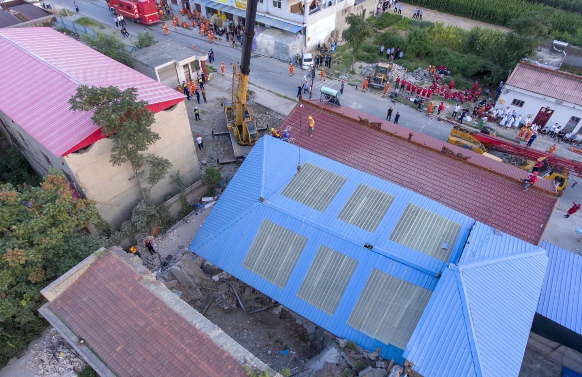 ▲山西臨汾市襄汾縣一間餐廳8/29突然坍塌。（圖／翻攝自新華社）