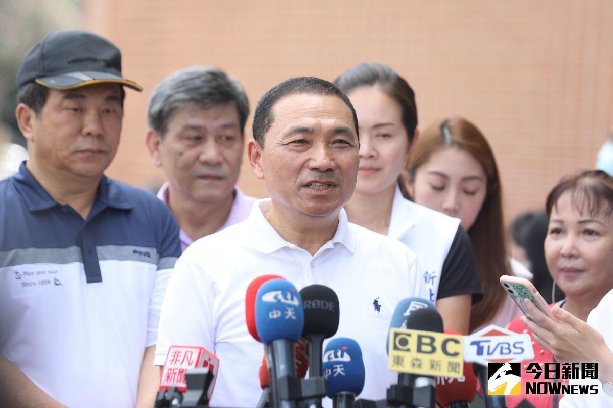 ▲今（30）日新北市長侯友宜回應，當年的容許殘留量到現在都沒有改變，但是中央卻說國際標準已經不一樣，侯友宜直批，「變的應該是總統吧！」（圖/記者孫唯容攝）