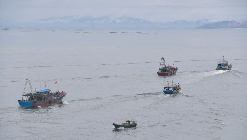 ▲中國漁船經常在周邊海域活動，有時會與外國船隻發生碰撞。（圖／翻攝自中新網）