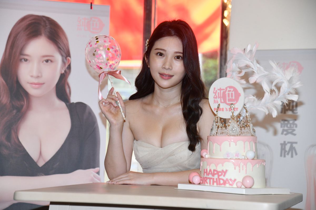 ▲雞排妹曝光新生產情趣用品，號稱「人類滅絕計劃」。（圖／記者林柏年攝）