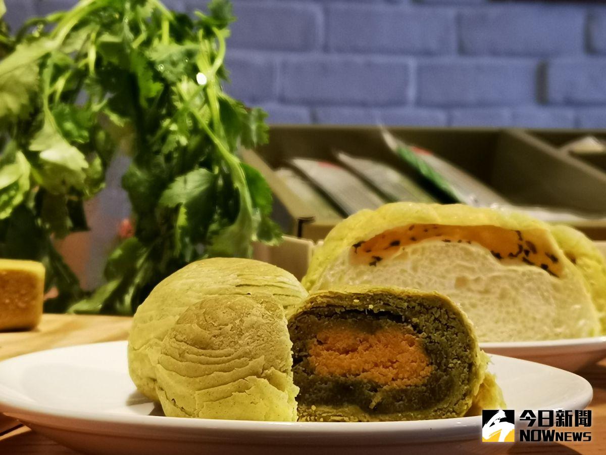 ▲今年同步在香港和台灣推出香菜月餅，在香港甜點很「吃香」。（圖／記者陳雅芳攝）