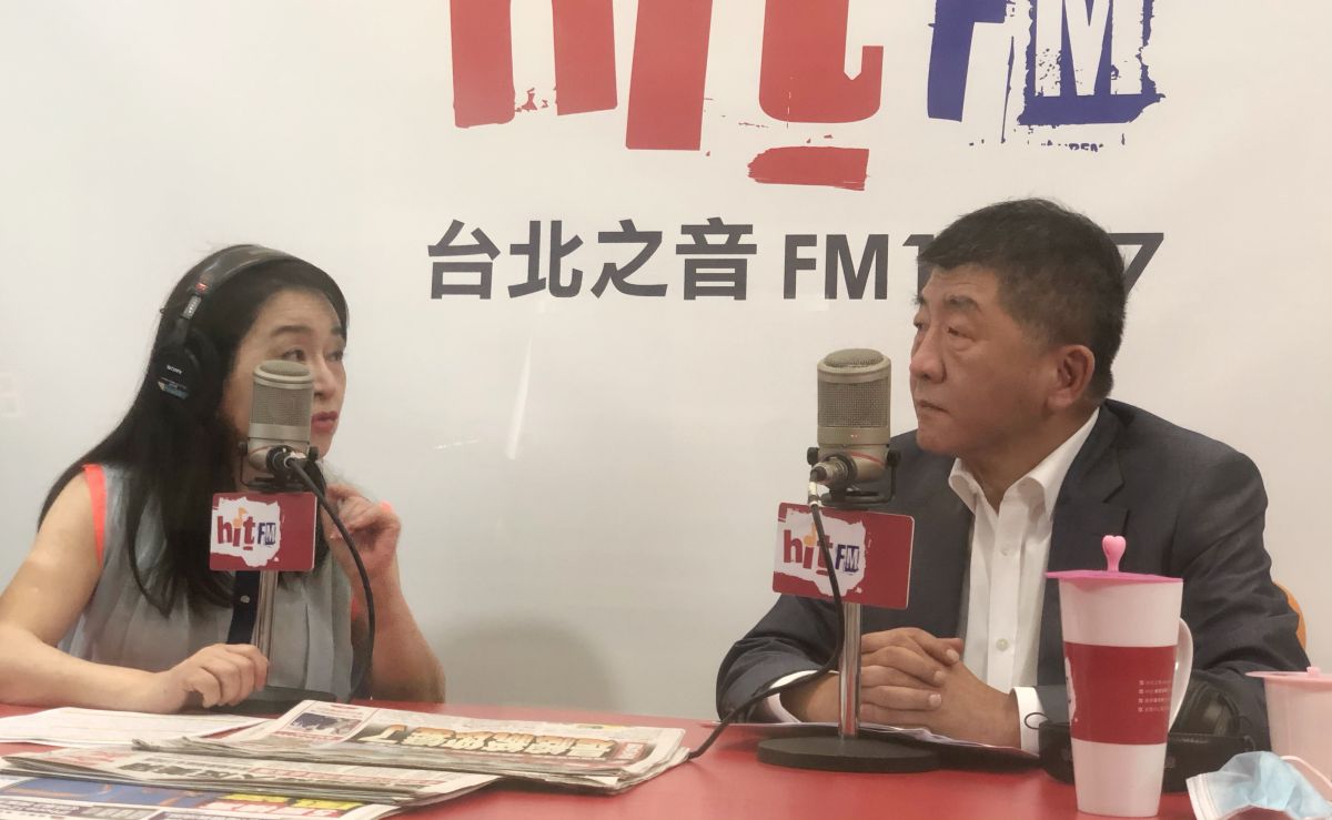 ▲中央流行疫情指揮中心指揮官陳時中，受邀參與廣播節目錄製，談論美豬美牛開放議題。(圖／記者陳明安拍攝)
