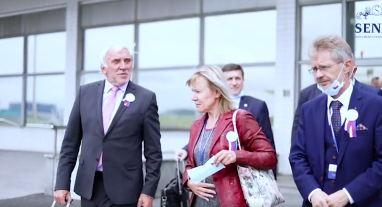 ▲捷克參議院議長韋德齊（Miloš Vystrčil）（右）29日下午率團搭機訪問台灣。（圖／Senát Parlamentu ČR粉專）