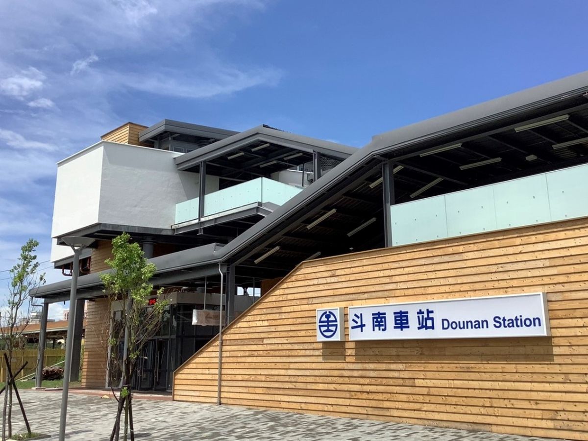 ▲台鐵斗南跨站式站房於 9 月 5 日啟用。（圖／台鐵）