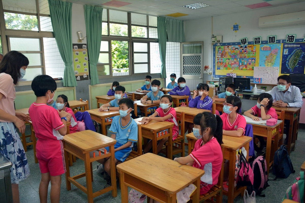 ▲中央逐漸放寬防疫政策，日前教育部更公佈了新的「九宮格」式停課標準，但卻引發家長不滿。（示意圖／NOWnews資料照）