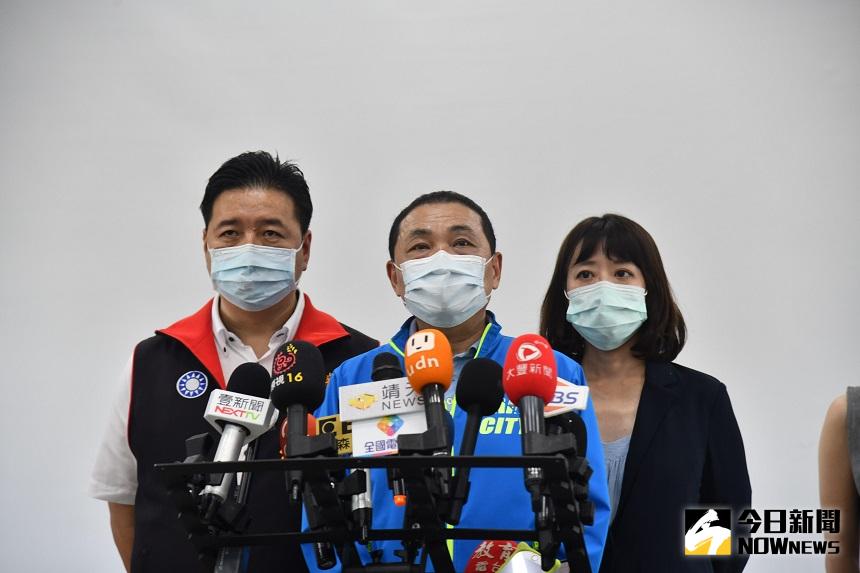 ▲侯友宜(中)表示，他是就事論事，沒有要跟誰表示不同意見，只是希望在開放美豬之前，做好健康風險評估，否則後悔就來不及了。(圖/記者康子仁攝)