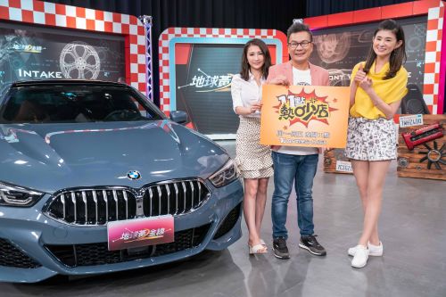 ▲沈玉琳和老婆芽芽(左一)向主持人蘇宗怡介紹愛車。(圖/TVBS提供) ▲沈玉琳和老婆芽芽(左一)向主持人蘇宗怡介紹愛車。(圖/TVBS提供)