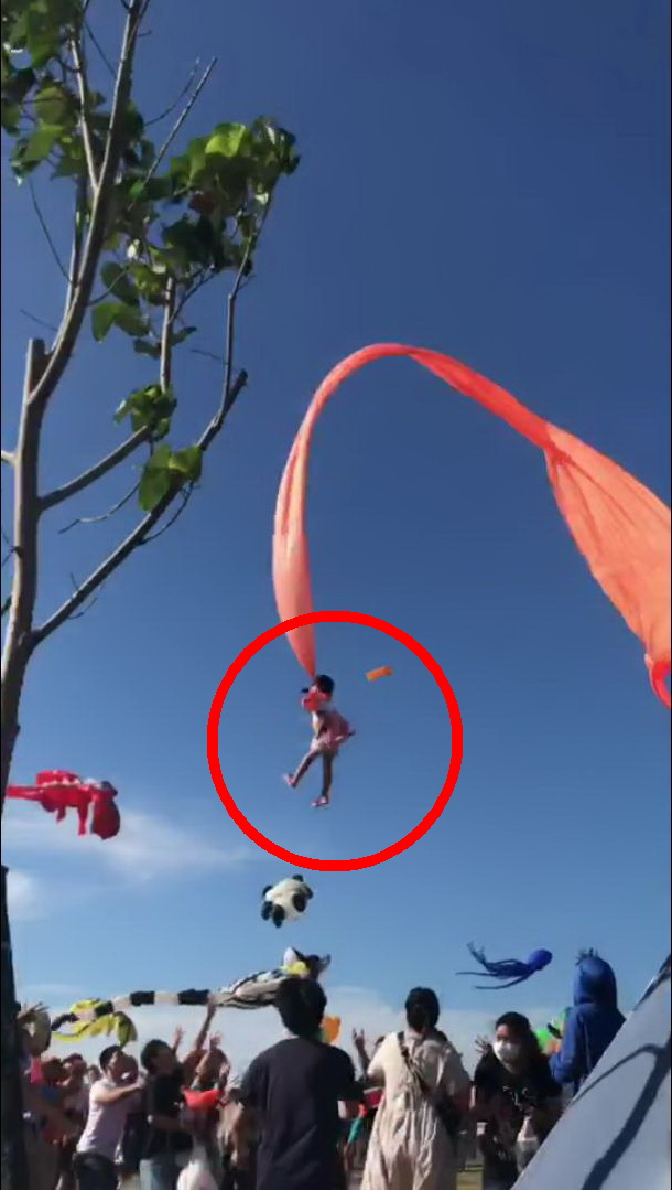 ▲新竹南寮舉行國際風箏節，發生3歲女童遭風箏捲上高空驚險事件。（圖/彰化踢報網提供）