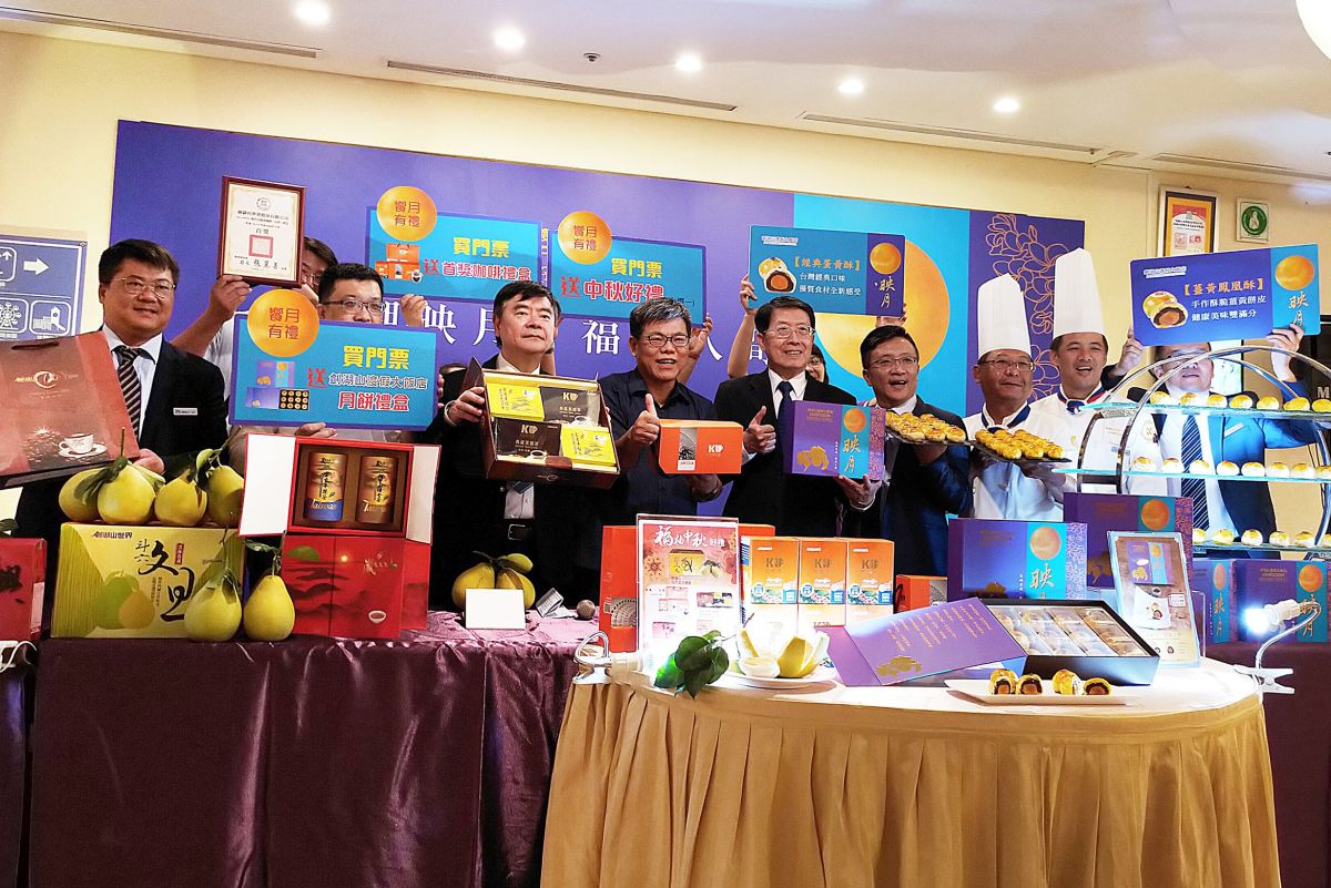 ▲中秋檔期樂園推出前所未有的「玩樂園送月餅」和「大、軍、師」等兩項優惠方案。（圖／記者簡勇鵬攝，2020.08.31）