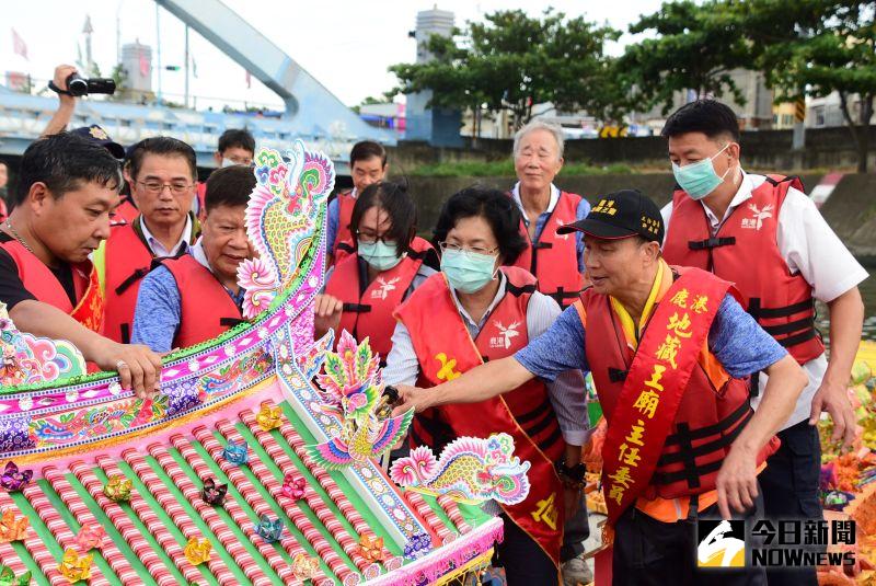 ▲放水燈、祭水靈是一種古文化,是要將一些無主的水靈牽起,讓祂們離苦得樂。(圖/記者陳雅芳攝,2020.08.31)