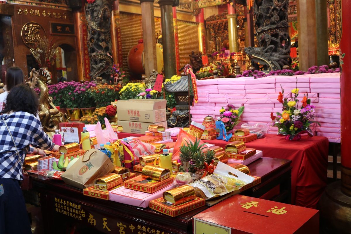 農曆七月十五這天，可以向地官大帝懺悔自己犯的錯、請求赦罪。被赦免後再緊接著補財庫，此時是祈求財運最靈驗的時機，尤其是中元節當天的「兩時段」絕對不能錯過。（圖／翻攝自台中南天宮粉專）