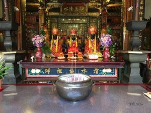 農曆七月即將到來,可以提前到廟中拜拜求平安。(圖/記者黃彥昇攝) 農曆七月即將到來,可以提前到廟中拜拜求平安。(圖/記者黃彥昇攝)