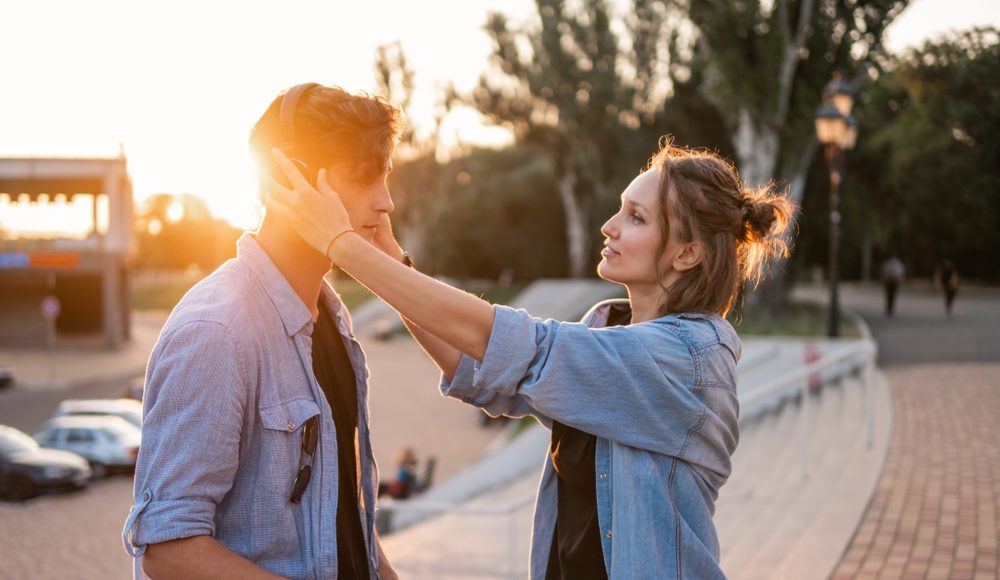 ▲故事的最後，總是不懂事的女孩得到了愛情，而懂事的女生總是形單影隻。（圖／Shutterstock）