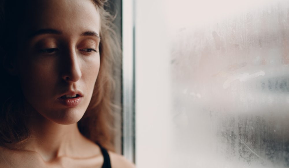  ▲選擇一個不愛的人攜手一生，午夜夢迴真的甘心嗎？（圖／Shutterstock）