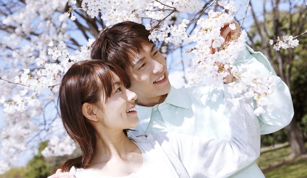  ▲情侶、夫妻可以在七夕參拜月老祈求感情堅定。（圖／Shutterstock）