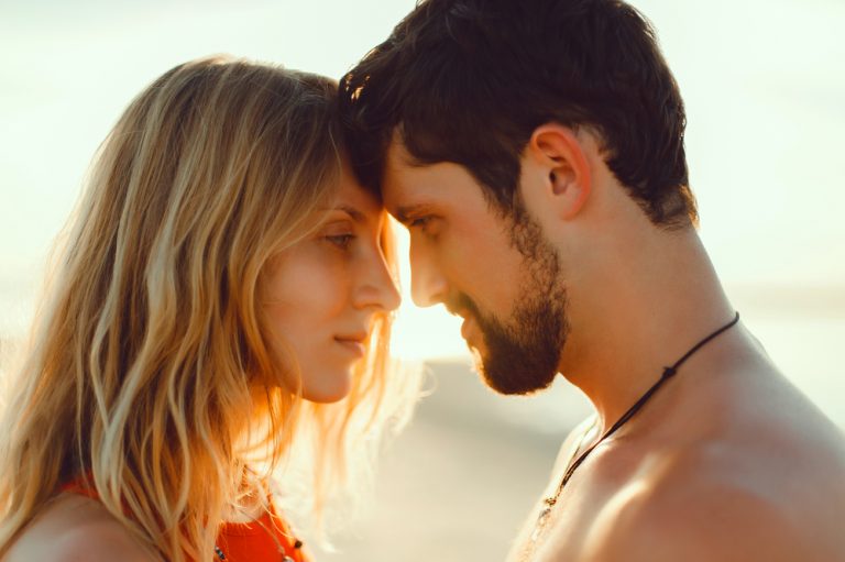  ▲7 個男人「真的愛上了」特徵，幫妳驗證一下這段關係有沒有機會吧！（圖／Shutterstock）
