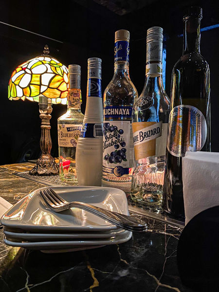 ▲這次酒趴的酒友又是灣真小姐和藍小姐唷！（圖／歡迎光臨，東宅 Vida Cómoda）