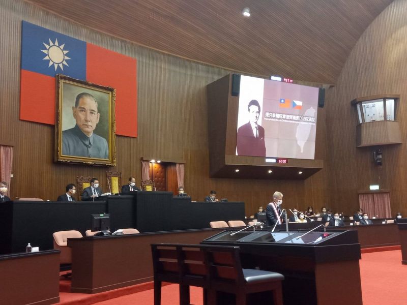 ▲捷克議長韋德齊在立法院議會演講,以中文說「我是台灣人」,此典故來自甘迺迪。(圖/取自立委邱顯智臉書)