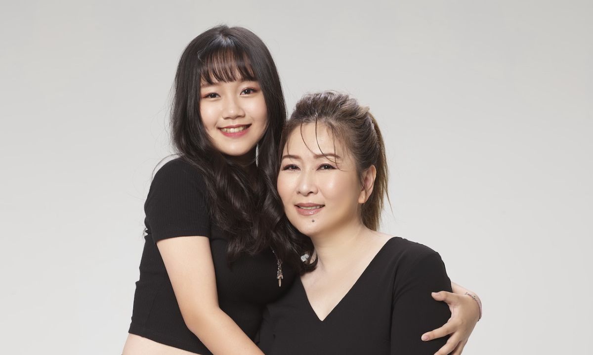 ▲張秀卿（右）表示希望女兒林莉可以靠自己的能力闖蕩星河。（圖／豪記唱片提供）