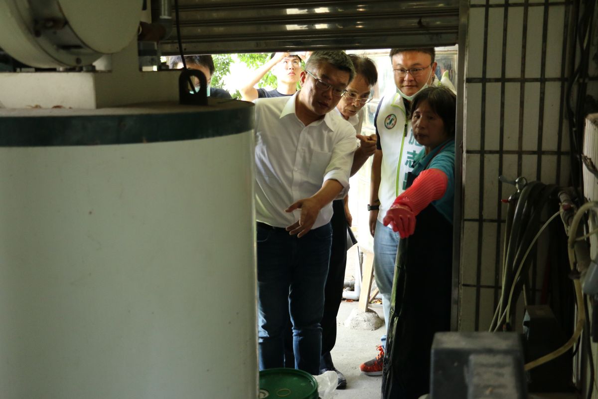 ▲立法院副院長蔡其昌邀集教育部國民及學前教育署等相關單位會勘大安國小廚房設備改善事宜。(圖／蔡其昌服務處提供2020.9.1)