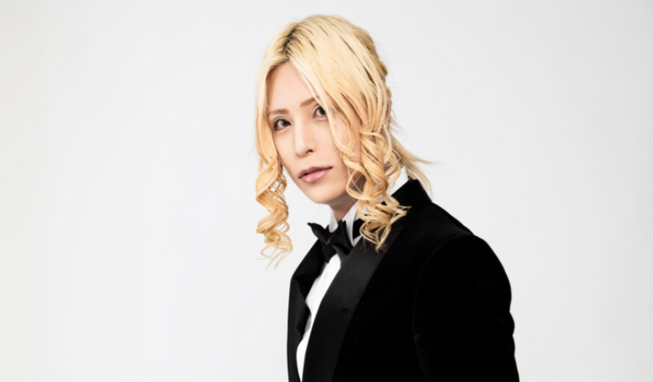 ▲橫濱DeNA邀請「帝王」ROLAND開球。（圖／取自棒球王者推特）