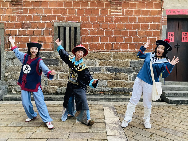 ▲古蹟日活動特別安排清軍和法軍穿越時空，陪著大家一起「走歷史」，重回中法戰爭路徑，體驗當年戰況。(圖/淡水古蹟博物館提供)