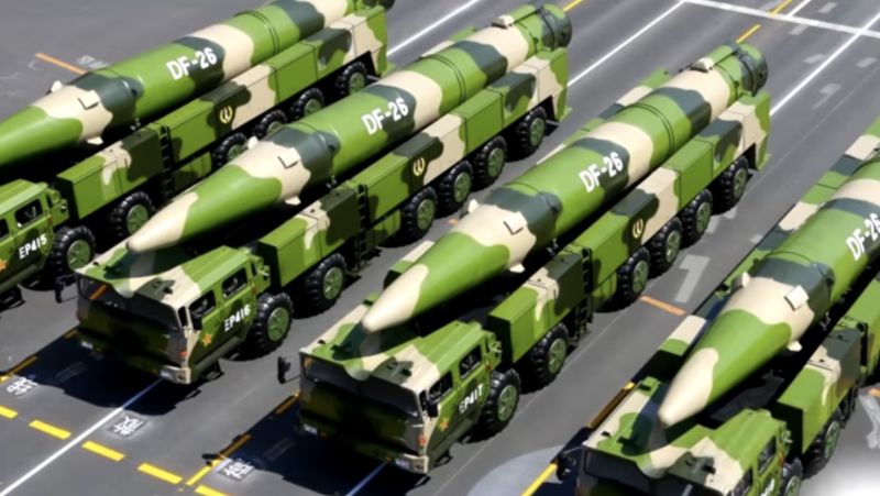 ▲中國東風26中程彈道導彈可搭載核彈頭。（圖／翻攝YouTube影片）