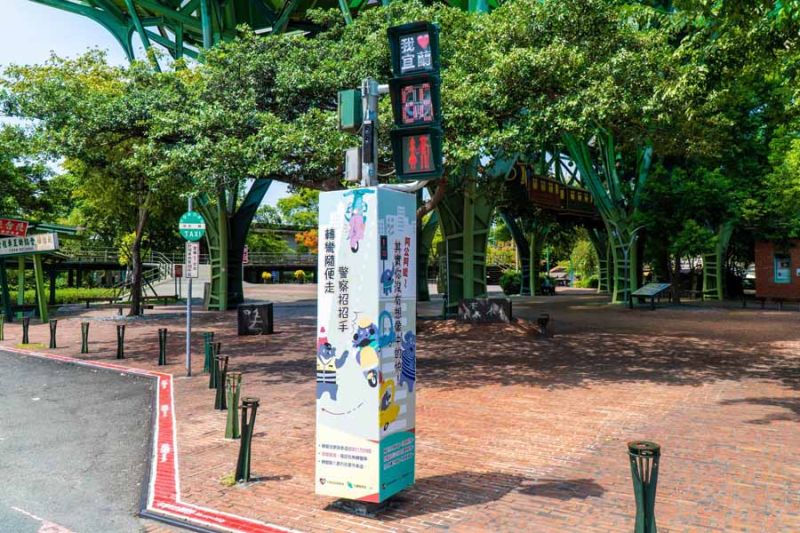 ▲會唱歌的「小綠人」通行號誌。(圖/宜蘭縣政府提供)