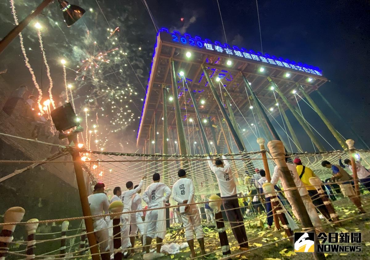 ▲每年中元節舉辦的「恆春中元豎孤棚」活動，今年因武漢肺炎疫情嚴峻，恆春鎮公所今天宣布停辦，但保留祭拜好兄弟的科儀祭祀，這也是擴大舉辦14年來首度停辦。（圖/記者黃正忠攝）