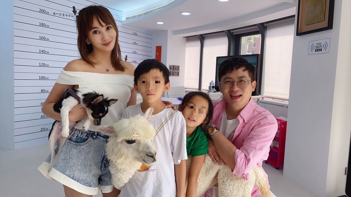 ▲「財富女神」王宥忻（左一）大聊育兒觀念，透露從小培養小孩金錢概念，且未來財產不會留給兒女。（圖／固力狗娛樂提供）