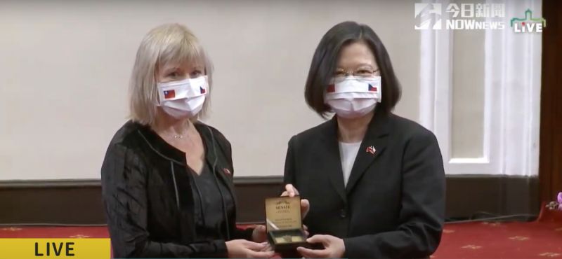 贈台灣人天使雕刻 韋德齊:盼它守護台灣主權與自由