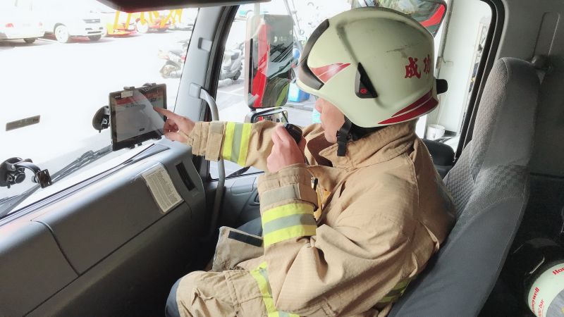 ▲消防局運用「智慧型行動裝置」與「無線網路」，導入智慧化救災救護系統。（圖／高市消防局提供）